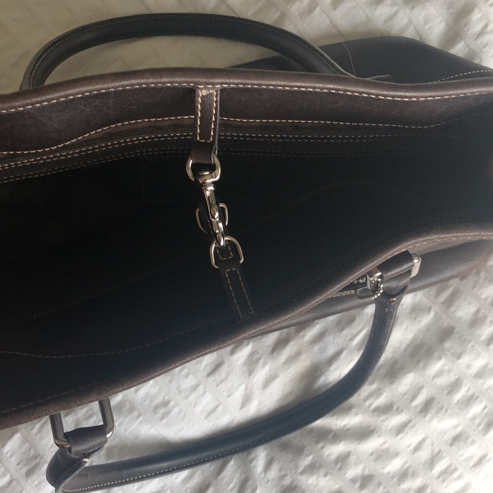 Authentic Coach handbag. - Picture 3 of 9